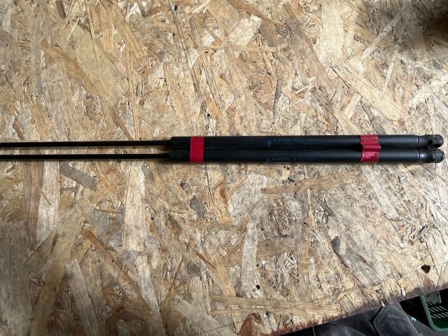 bontott FORD FIESTA V Gázrugós Kitámasztó Teleszkóp Pár Csomagtérajtó