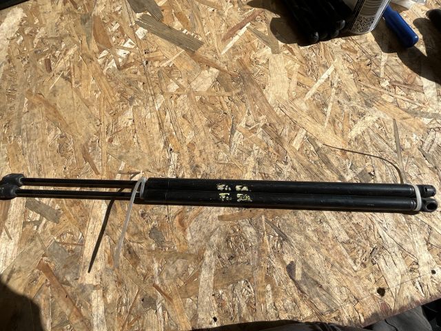 bontott FORD FIESTA V Gázrugós Kitámasztó Teleszkóp Pár Csomagtérajtó