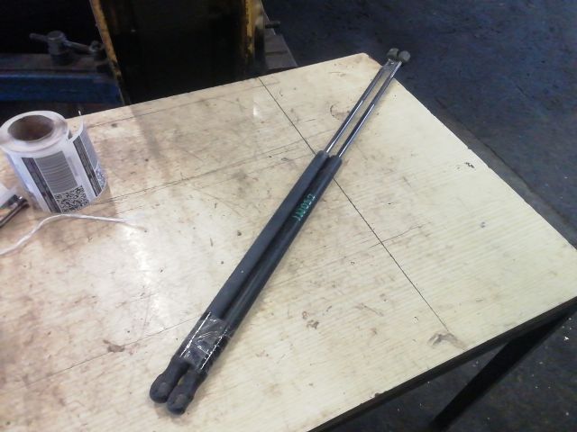 bontott FORD FIESTA V Gázrugós Kitámasztó Teleszkóp Pár Csomagtérajtó