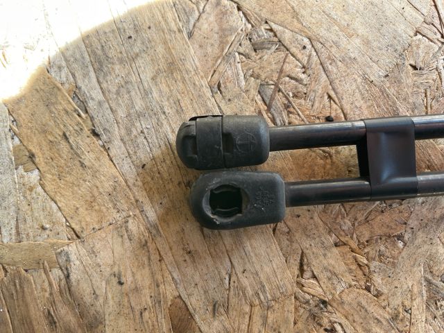 bontott FORD FIESTA V Gázrugós Kitámasztó Teleszkóp Pár Csomagtérajtó