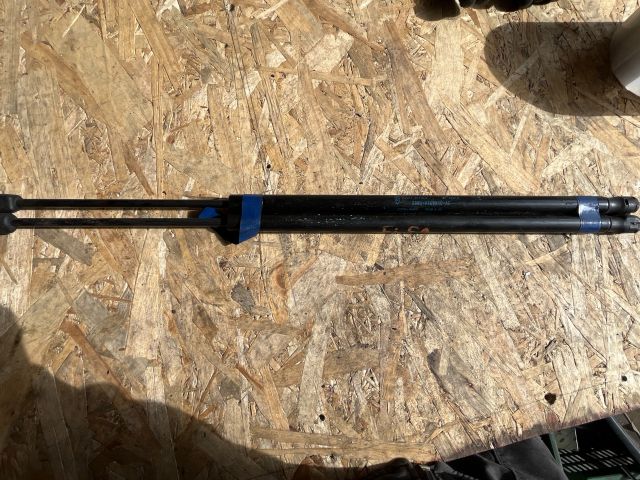 bontott FORD FIESTA V Gázrugós Kitámasztó Teleszkóp Pár Csomagtérajtó