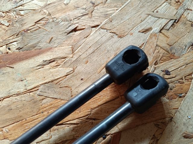 bontott FORD FIESTA V Gázrugós Kitámasztó Teleszkóp Pár Csomagtérajtó