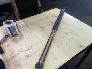 bontott FORD FIESTA V Gázrugós Kitámasztó Teleszkóp Pár Csomagtérajtó