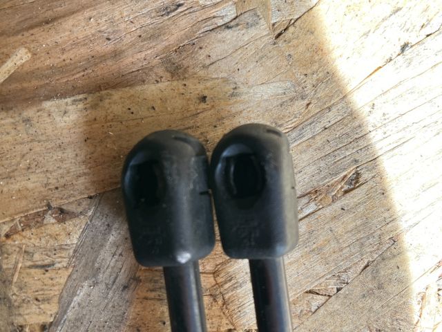 bontott FORD FIESTA V Gázrugós Kitámasztó Teleszkóp Pár Csomagtérajtó