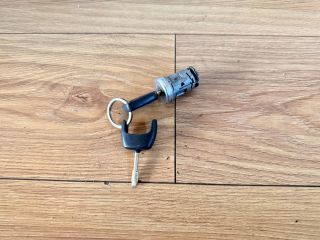 bontott FORD FIESTA V Gyújtáskapcsoló Zárbetét