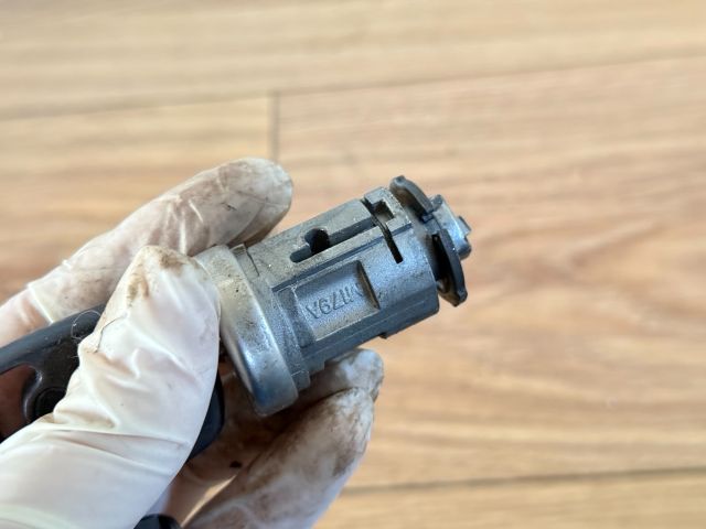 bontott FORD FIESTA V Gyújtáskapcsoló Zárbetét