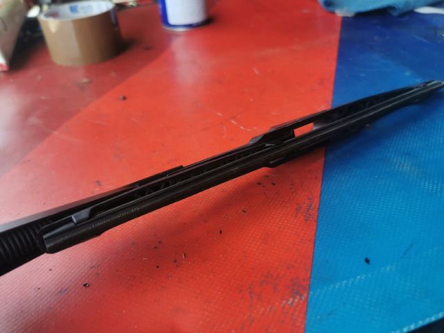 bontott FORD FIESTA V Hátsó Ablaktörlő Kar