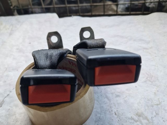 bontott FORD FIESTA V Hátsó középső Biztonsági Öv Csat