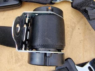 bontott FORD FIESTA V Hátsó középső Biztonsági Öv Csat