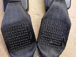 bontott FORD FIESTA V Hátsó középső Biztonsági Öv Csat