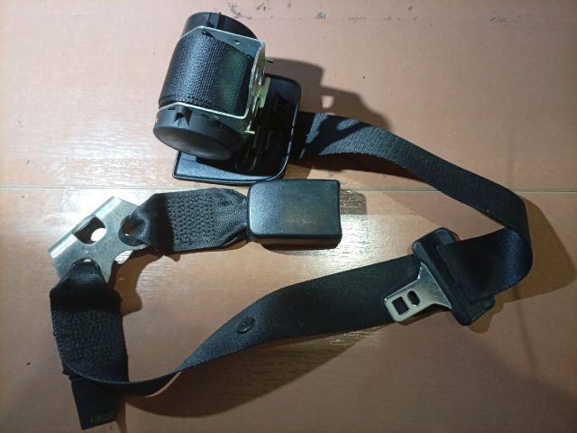 bontott FORD FIESTA V Hátsó középső Biztonsági Öv