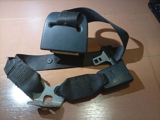 bontott FORD FIESTA V Hátsó középső Biztonsági Öv