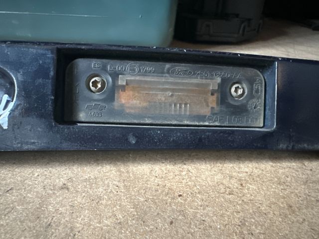 bontott FORD FIESTA V Hátsó Rendszámtábla Világítás