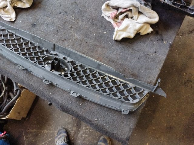 bontott FORD FIESTA V Hűtőrács