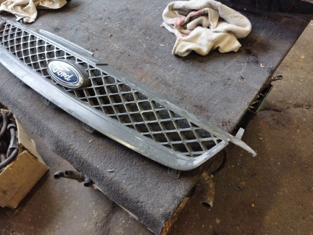 bontott FORD FIESTA V Hűtőrács