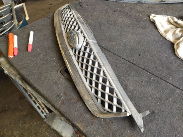 bontott FORD FIESTA V Hűtőrács