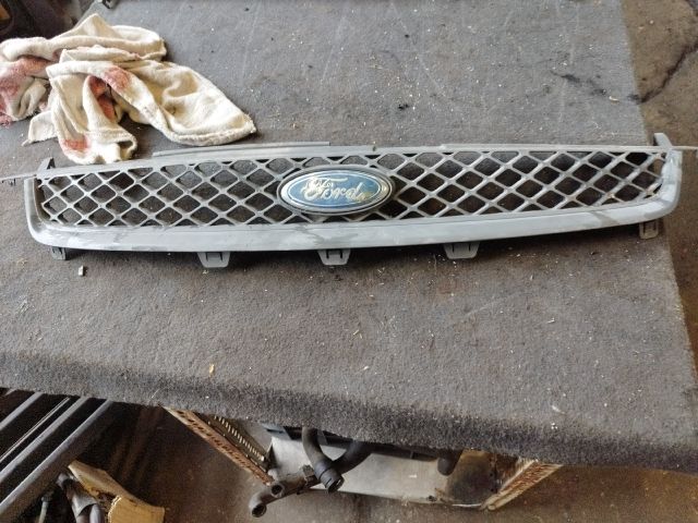 bontott FORD FIESTA V Hűtőrács