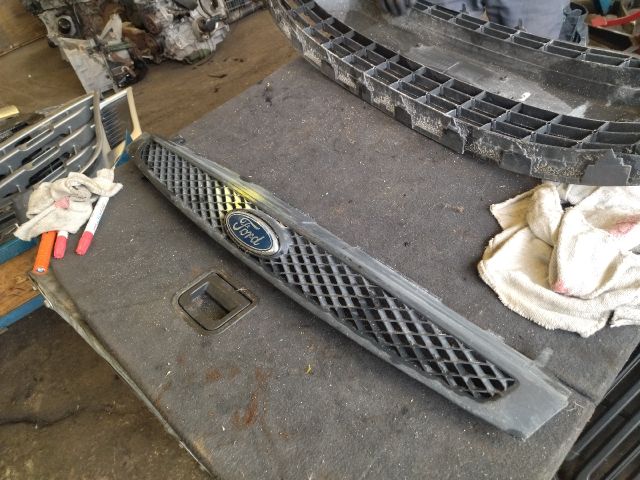 bontott FORD FIESTA V Hűtőrács