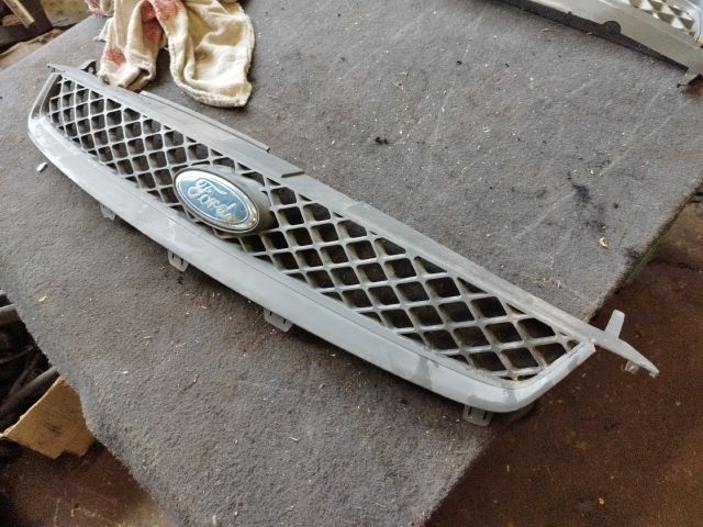 bontott FORD FIESTA V Hűtőrács