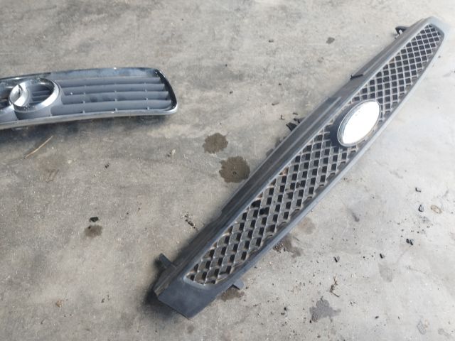 bontott FORD FIESTA V Hűtőrács