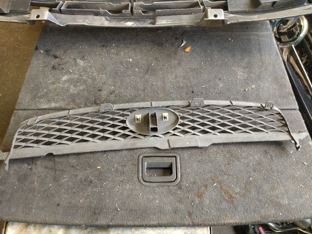 bontott FORD FIESTA V Hűtőrács