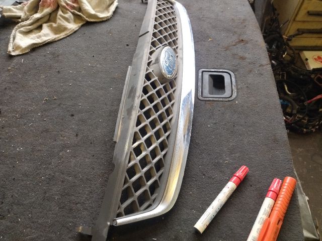 bontott FORD FIESTA V Hűtőrács