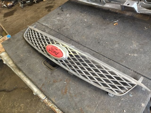 bontott FORD FIESTA V Hűtőrács