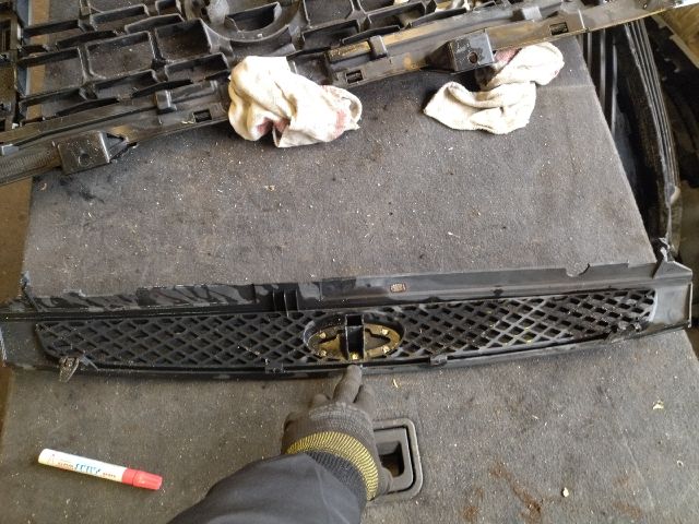 bontott FORD FIESTA V Hűtőrács