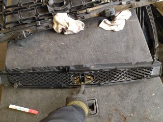 bontott FORD FIESTA V Hűtőrács