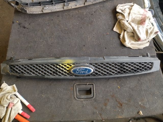 bontott FORD FIESTA V Hűtőrács