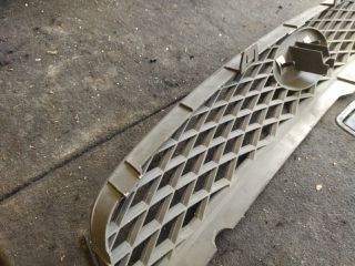 bontott FORD FIESTA V Hűtőrács