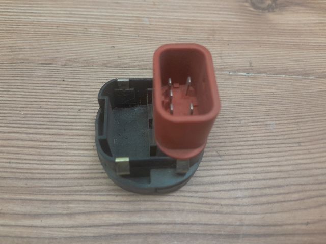 bontott FORD FIESTA V Jobb első Ablakemelő Kapcsoló