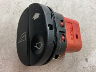 bontott FORD FIESTA V Jobb első Ablakemelő Kapcsoló