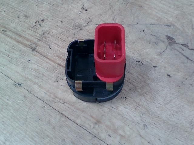 bontott FORD FIESTA V Jobb első Ablakemelő Kapcsoló