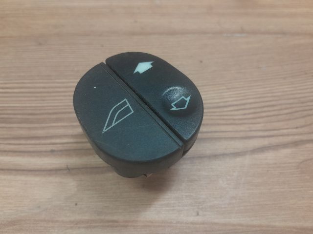 bontott FORD FIESTA V Jobb első Ablakemelő Kapcsoló