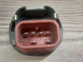 bontott FORD FIESTA V Jobb első Ablakemelő Kapcsoló