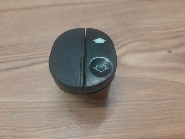 bontott FORD FIESTA V Jobb első Ablakemelő Kapcsoló