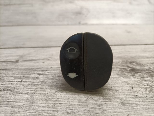 bontott FORD FIESTA V Jobb első Ablakemelő Kapcsoló