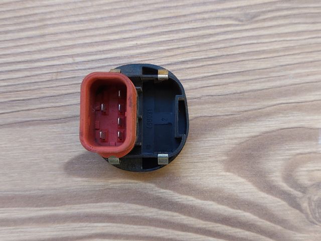 bontott FORD FIESTA V Jobb első Ablakemelő Kapcsoló