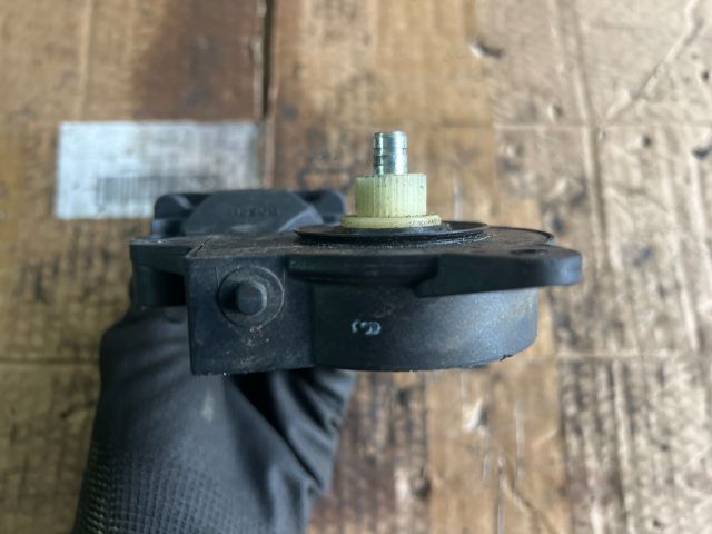 bontott FORD FIESTA V Jobb első Ablakemelő Motor