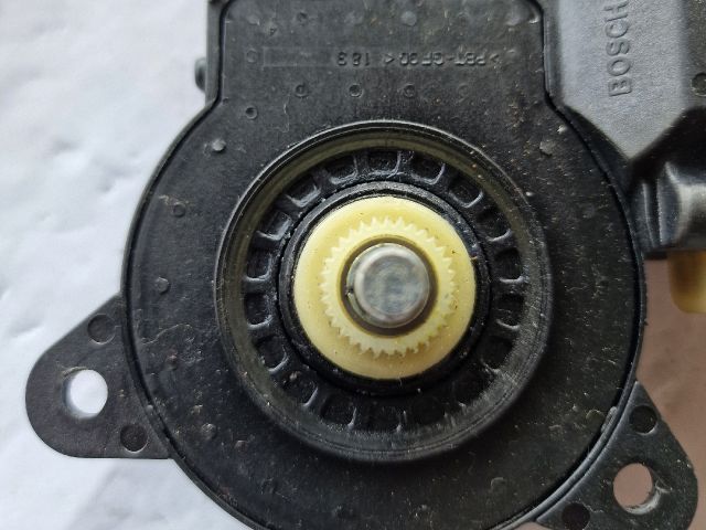 bontott FORD FIESTA V Jobb első Ablakemelő Motor