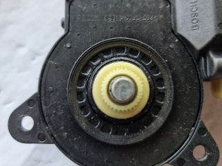 bontott FORD FIESTA V Jobb első Ablakemelő Motor