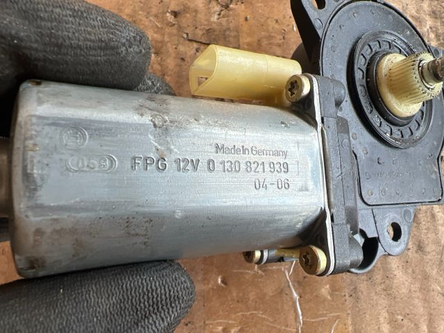 bontott FORD FIESTA V Jobb első Ablakemelő Motor