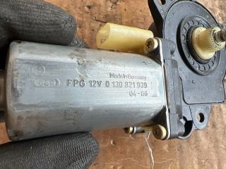 bontott FORD FIESTA V Jobb első Ablakemelő Motor