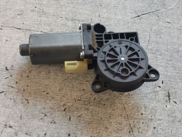 bontott FORD FIESTA V Jobb első Ablakemelő Motor