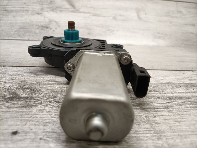 bontott FORD FIESTA V Jobb első Ablakemelő Motor