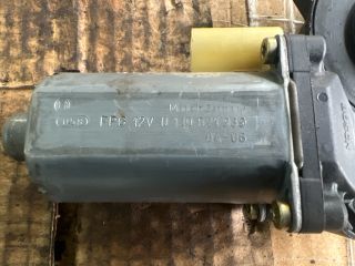 bontott FORD FIESTA V Jobb első Ablakemelő Motor