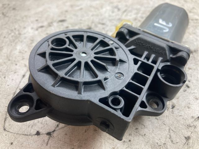 bontott FORD FIESTA V Jobb első Ablakemelő Motor