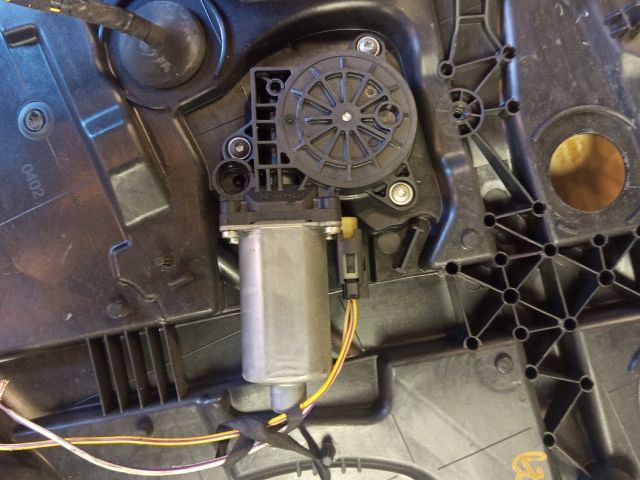 bontott FORD FIESTA V Jobb első Ablakemelő Motor