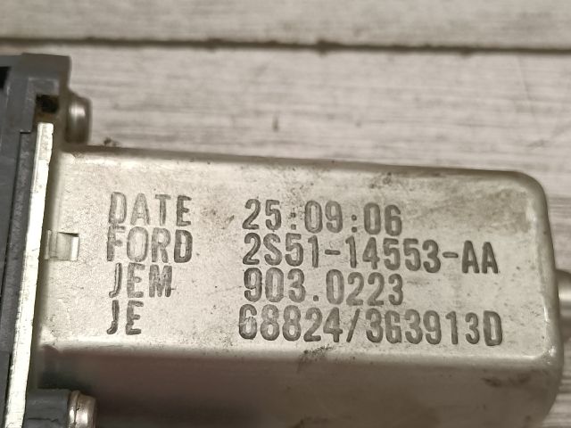 bontott FORD FIESTA V Jobb első Ablakemelő Motor